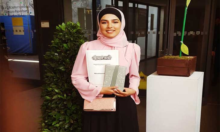 طالبة سورية تنال المرتبة الأولى في الشهادة الإعدادية في ألمانيا