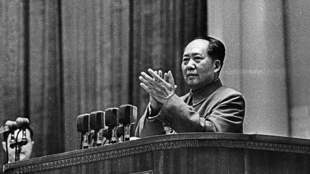 الزعيم الصيني ماو تسي دونغ بدأ "ثورة ثقافية" في الصين خلال عقد السبعينات من القرن الماضي بهدف الحفاظ على الشيوعية وهيمنة الحزب الشيوعي الصين.