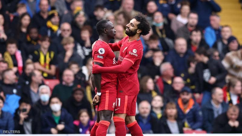 صلاح يهنئ ساديو ماني بعد الهدف