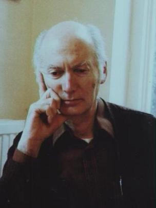 ثيودور هول مات مريضا بسرطان الكلى عام 1999