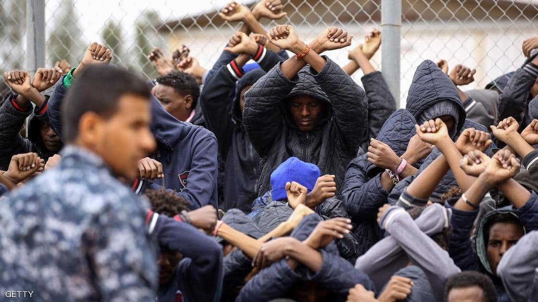 مهاجرون في أحد مراكز الاحتجاز بالعاصمة الليبية طرابلس
