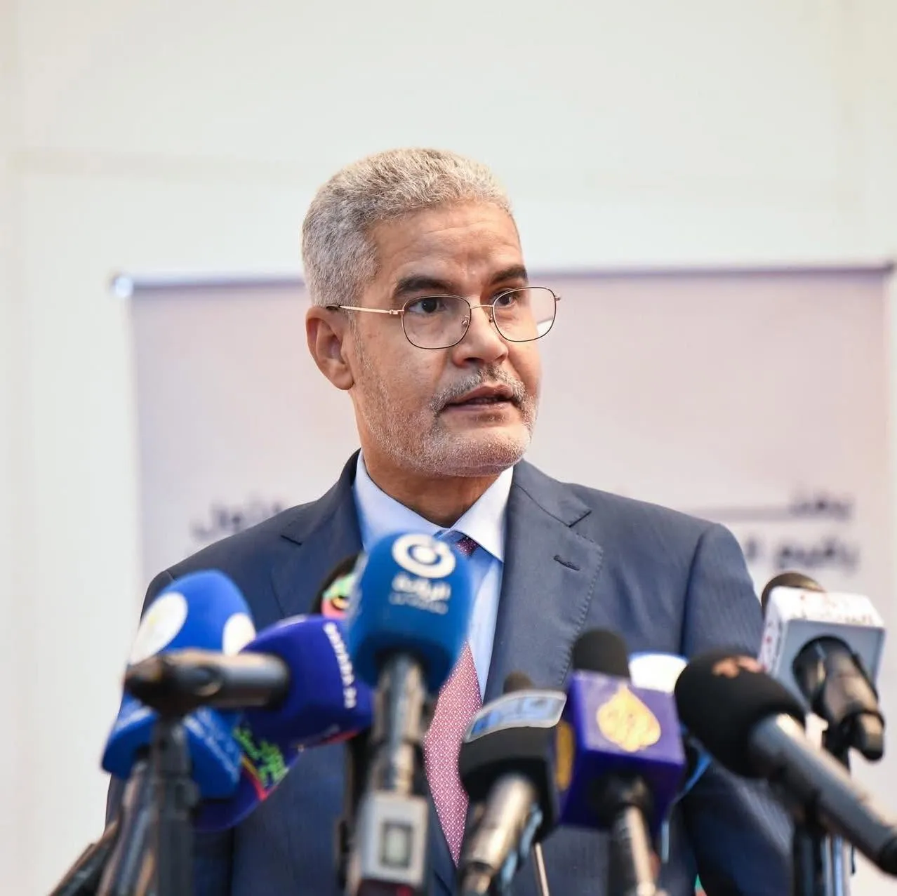 وزير الاقتصاد السابق يحذر من قفزة في التضخم وينتقد "تضارب" سياسية الحكومة