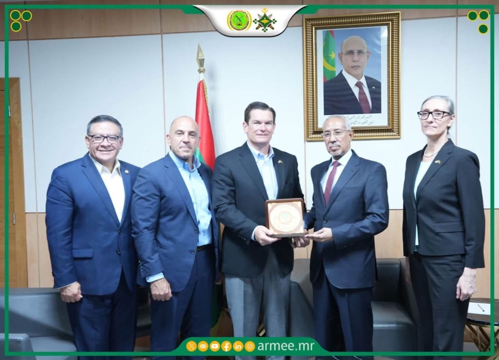 وزير الدفاع الموريتاني يبحث مع وفد مجلس النواب الأمريكي التعاون العسكري بين البلدين