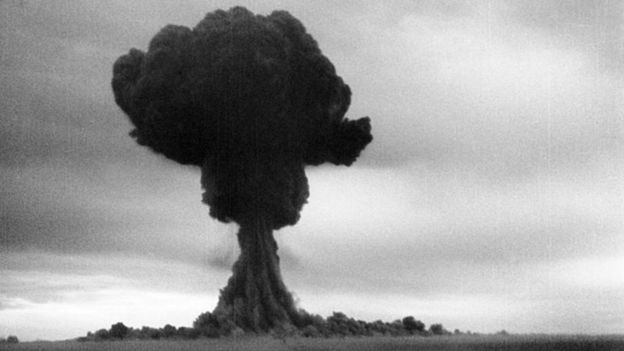 فجّر الاتحاد السوفييتي أولى قنابله النووية في موقع ناء لإجراء التجارب، في كازاخستان
